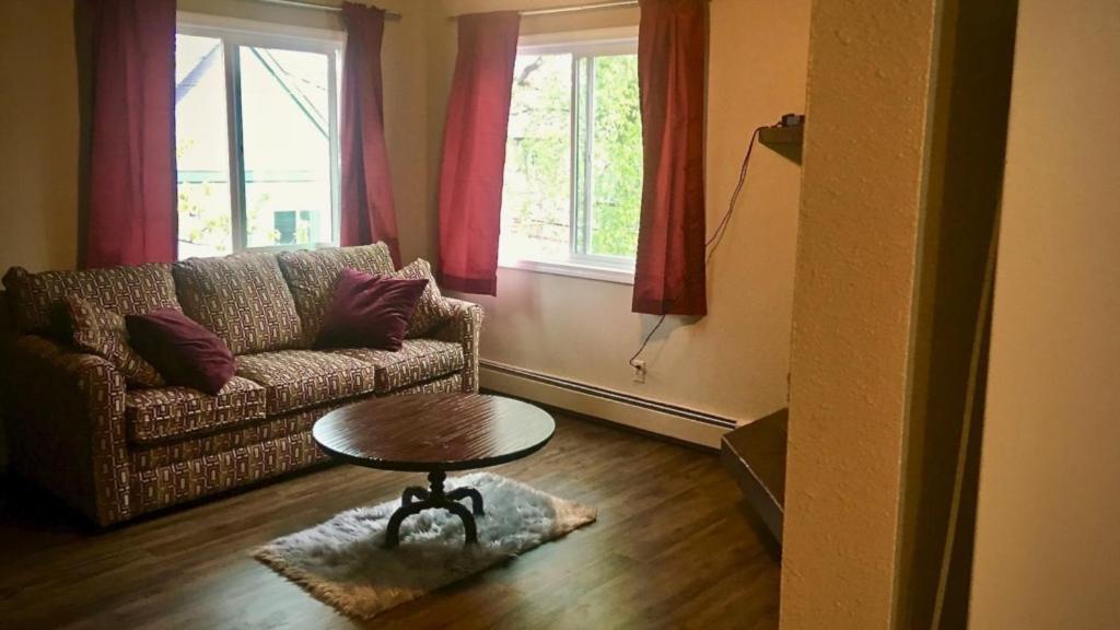 Dimond Jewel Apartment Anchorage Room photo
